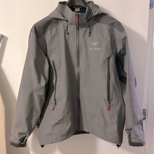 Men’s size XL Arc’teryx Gore-Tex water/wind proof shell